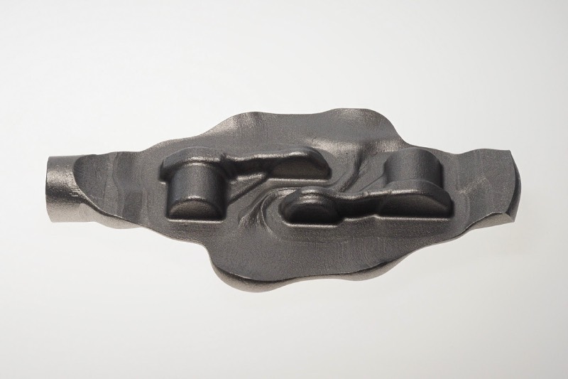 Metalstück mit Erhebungen und Vertiefungen