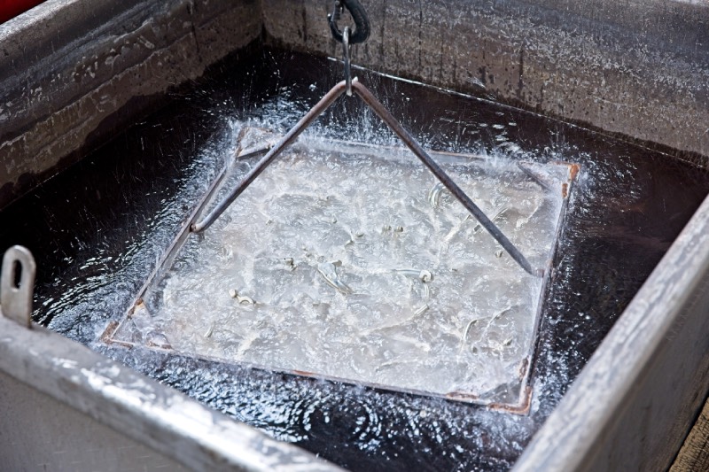 Aluminium in Abkühlungsprozess im Wasser